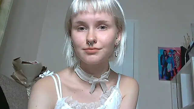 Snapshot of Paradoxy_ chatting on October 2025 07:47:02 PM Paradoxy online show from October 2025 07:47:02 PM