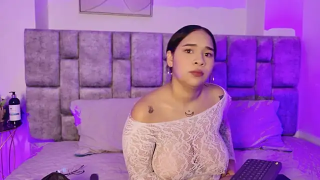 LiaraBloom online show from October 2025 12:26:02 PM