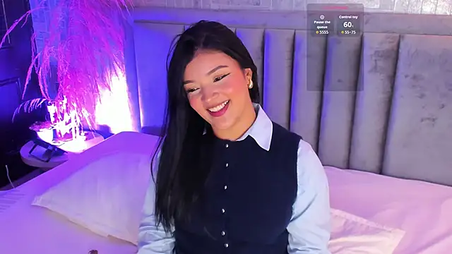 Snapshot of EmmaBlossom chatting on October 2025 07:36:01 PM EmmaBlossom online show from October 2025 07:36:01 PM