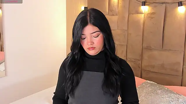 Snapshot of EmmaBlossom chatting on October 2025 07:25:02 PM EmmaBlossom online show from October 2025 07:25:02 PM