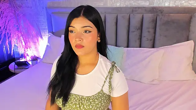 EmmaBlossom online show from November 2025 07:29:02 PM