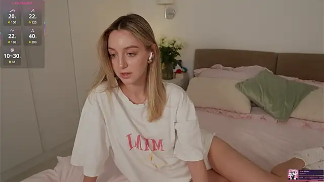 Snapshot of SophieBelll chatting on June 2026 10:46:02 AM SophieBelll online show from June 2026 10:46:02 AM