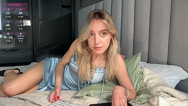 SophieBelll online show from October 2025 11:45:02 AM