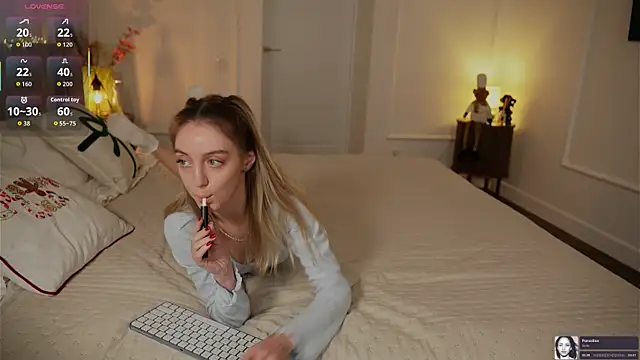 SophieBelll online show from December 2025 12:00:01 PM