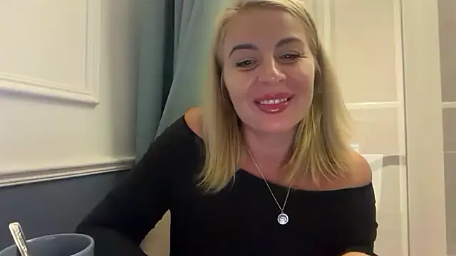 Miravynn online show from December 2025 10:01:02 PM