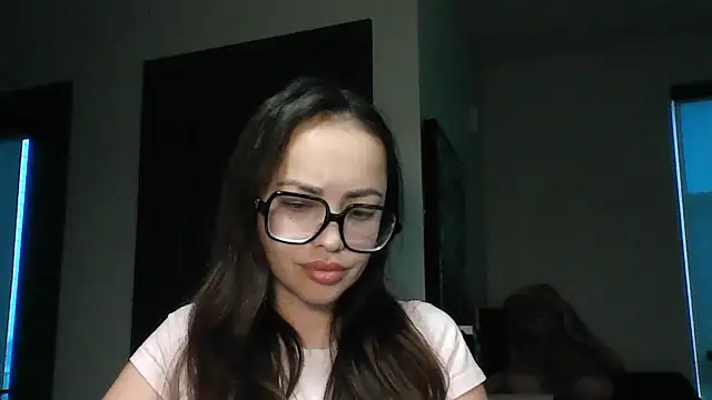 Snapshot of Elyrisse chatting on October 2025 11:49:01 PM Elyrisse online show from October 2025 11:49:01 PM