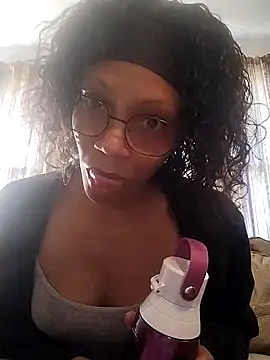 MrsToniTone online show from November 2025 04:18:02 PM