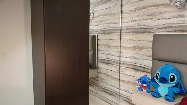 Snapshot of Lovers_21 chatting on December 2025 01:26:02 AM Lovers 21 online show from December 2025 01:26:02 AM