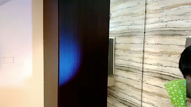 Snapshot of Lovers_21 chatting on November 2025 11:42:02 PM Lovers 21 online show from November 2025 11:42:02 PM