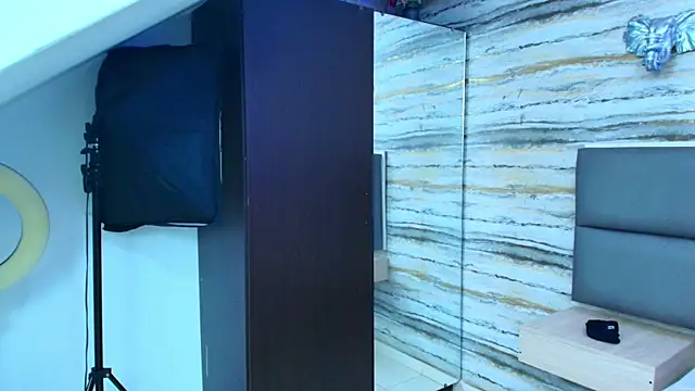 Snapshot of Lovers_21 chatting on November 2025 02:48:02 AM Lovers 21 online show from November 2025 02:48:02 AM