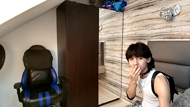 Snapshot of Lovers_21 chatting on December 2025 09:37:02 PM Lovers 21 online show from December 2025 09:37:02 PM