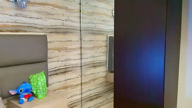 Snapshot of Lovers_21 chatting on November 2025 10:02:01 PM Lovers 21 online show from November 2025 10:02:01 PM