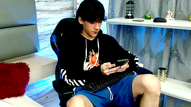 Snapshot of Lovers_21 chatting on November 2025 03:22:01 AM Lovers 21 online show from November 2025 03:22:01 AM