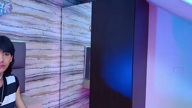 Snapshot of Lovers_21 chatting on November 2025 03:39:01 AM Lovers 21 online show from November 2025 03:39:01 AM