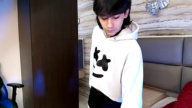 Snapshot of Lovers_21 chatting on November 2025 02:10:01 AM Lovers 21 online show from November 2025 02:10:01 AM