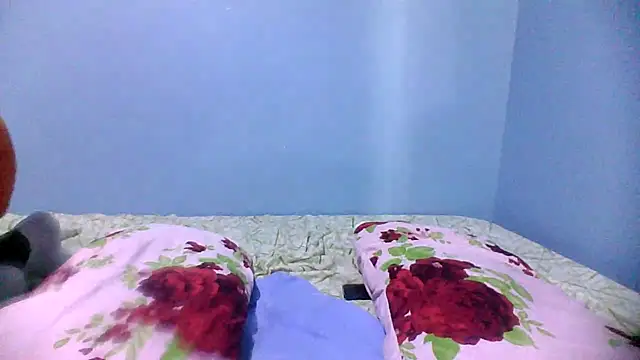 Snapshot of SpiceySnack chatting on May 2026 06:39:01 AM SpiceySnack online show from May 2026 06:39:01 AM