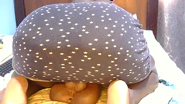 Snapshot of SpiceySnack chatting on March 2026 10:48:01 AM SpiceySnack online show from March 2026 10:48:01 AM