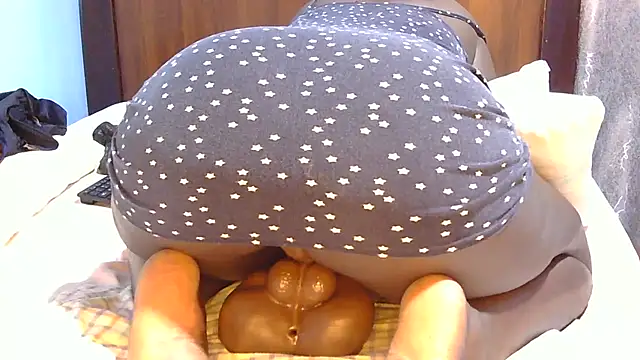 Snapshot of SpiceySnack chatting on February 2026 06:19:02 AM SpiceySnack online show from February 2026 06:19:02 AM