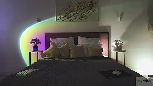 Nicole Broown  online show from April 2026 08:50:01 PM