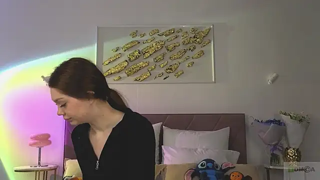 Nicole Broown  online show from November 2025 09:37:01 PM