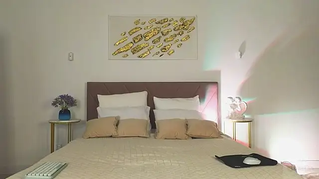 Nicole Broown  online show from April 2026 09:04:02 PM