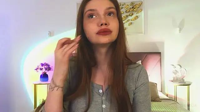 Nicole Broown  online show from April 2026 09:21:01 PM