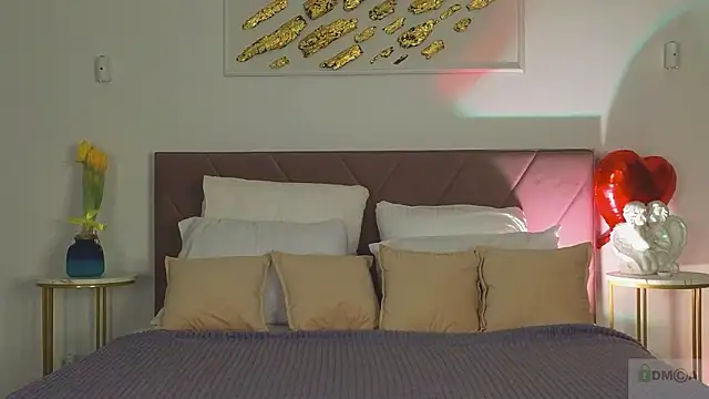 Nicole Broown  online show from March 2026 09:42:01 PM