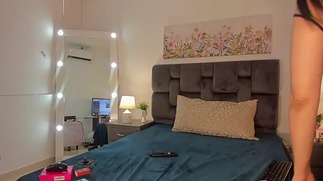 Antonella Maxwell online show from February 2026 08:41:01 PM