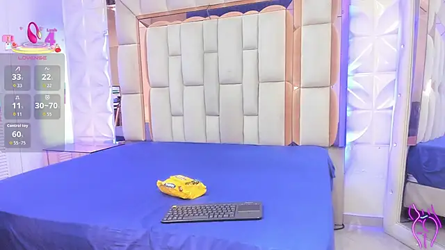 Sarah Adamss online show from November 2025 12:43:01 PM