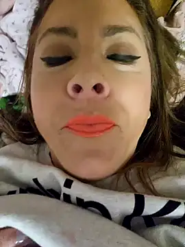 Queenbz1979 online show from December 2025 07:48:02 PM