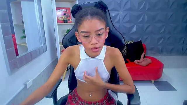 adisson petite1 online show from October 2025 01:00:01 PM