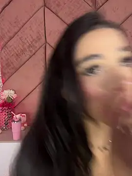 Snapshot of ChloeRosses chatting on February 2026 04:54:01 AM ChloeRosses online show from February 2026 04:54:01 AM