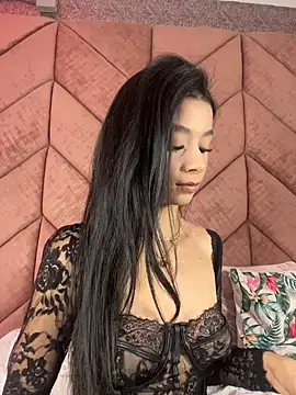 Snapshot of ChloeRosses chatting on February 2026 03:37:01 AM ChloeRosses online show from February 2026 03:37:01 AM