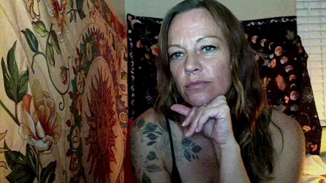 DesertLuxe online show from October 2025 04:14:01 AM