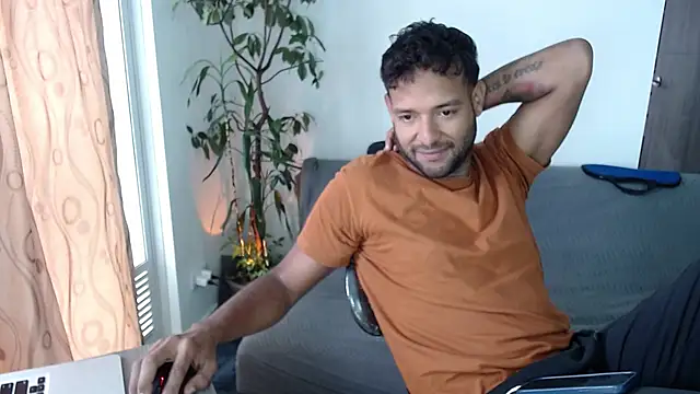 Snapshot of Orlando_horny chatting on October 2025 02:40:01 PM Orlando horny online show from October 2025 02:40:01 PM