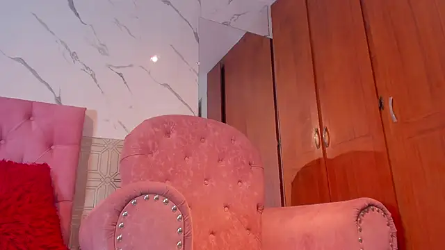 violett  rousee online show from November 2025 02:39:01 PM