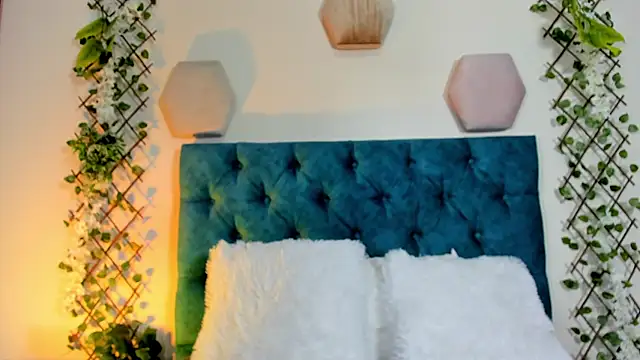 violett  rousee online show from October 2025 02:05:01 PM
