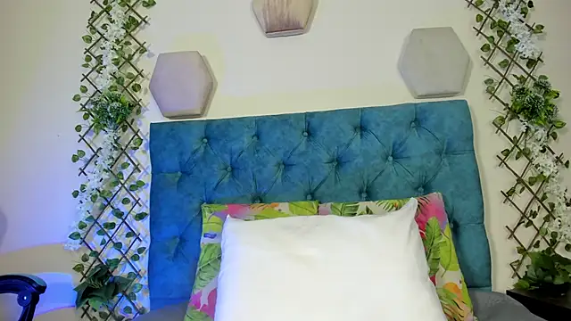 violett  rousee online show from October 2025 02:40:01 PM