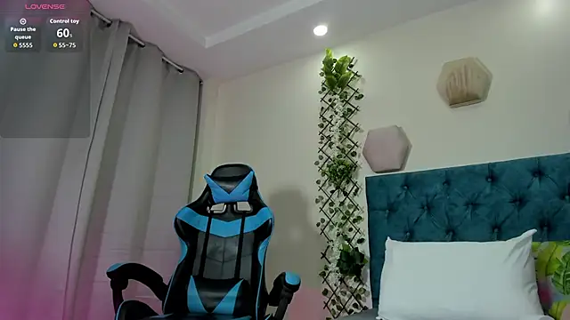violett  rousee online show from October 2025 02:18:01 PM