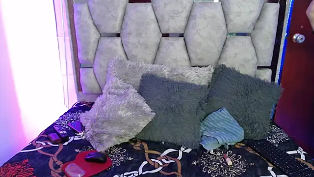 AnalyMilles online show from December 2025 12:20:02 AM