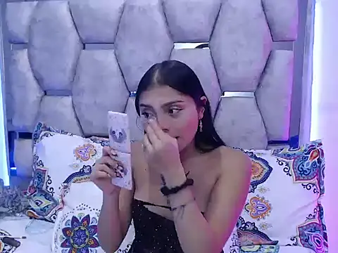 AnalyMilles online show from November 2025 02:54:02 AM