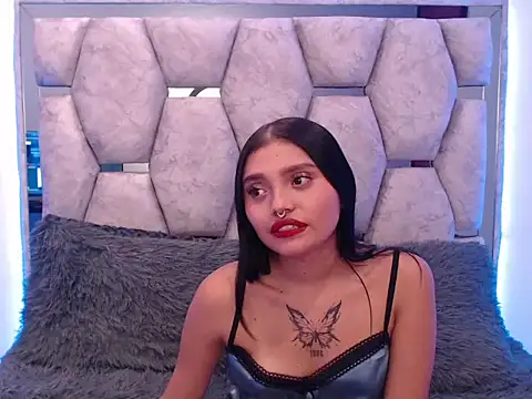 AnalyMilles online show from October 2025 01:37:02 AM