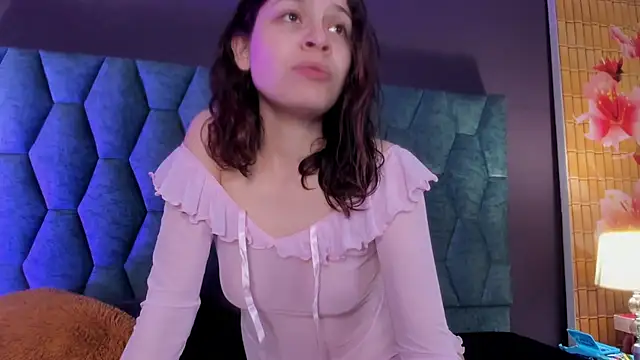 Snapshot of sophie_blaake chatting on June 2026 03:28:02 AM sophie blaake online show from June 2026 03:28:02 AM