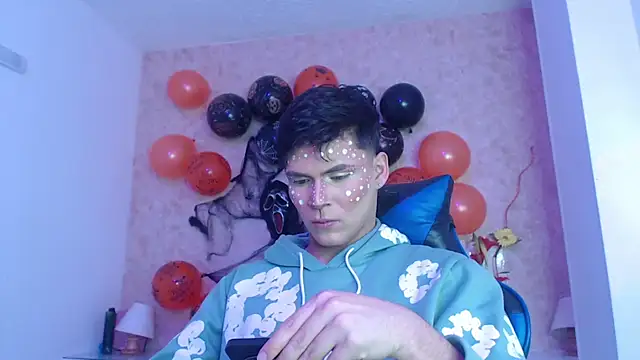 Aaron Foxxx online show from November 2025 07:19:01 PM