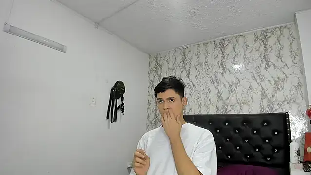 Aaron Foxxx online show from November 2025 01:26:02 PM