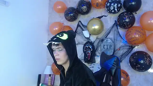 Aaron Foxxx online show from October 2025 01:43:02 PM