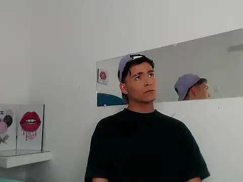 Aaron Foxxx online show from November 2025 05:28:01 PM