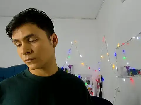 Aaron Foxxx online show from November 2025 07:14:01 PM