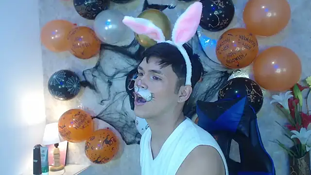 Aaron Foxxx online show from October 2025 01:45:01 PM