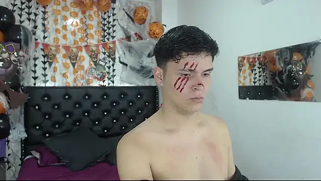 Snapshot of Aaron_Foxxx chatting on October 2025 10:23:01 PM Aaron Foxxx online show from October 2025 10:23:01 PM